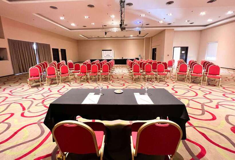 فندق Howard Johnson By Wyndham Funes