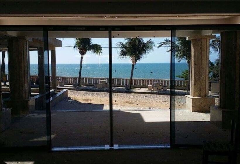 Отель Iparana Paradise