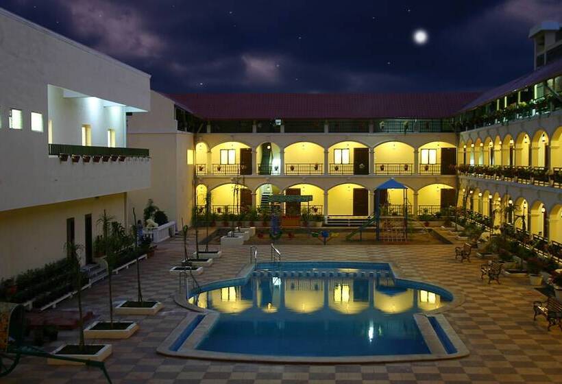 בית מלון כפרי Kumararaja Palace