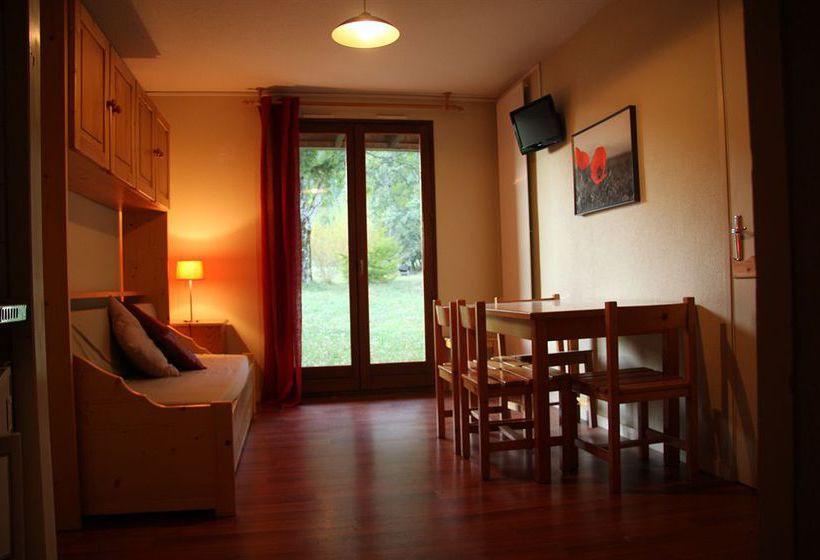 فندق Les Clairmontelles