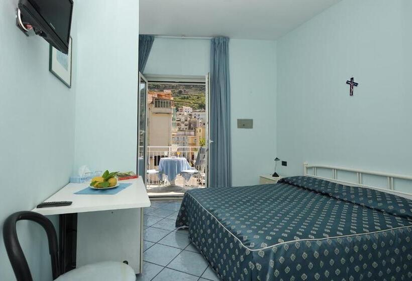 Отель Maison Raphael