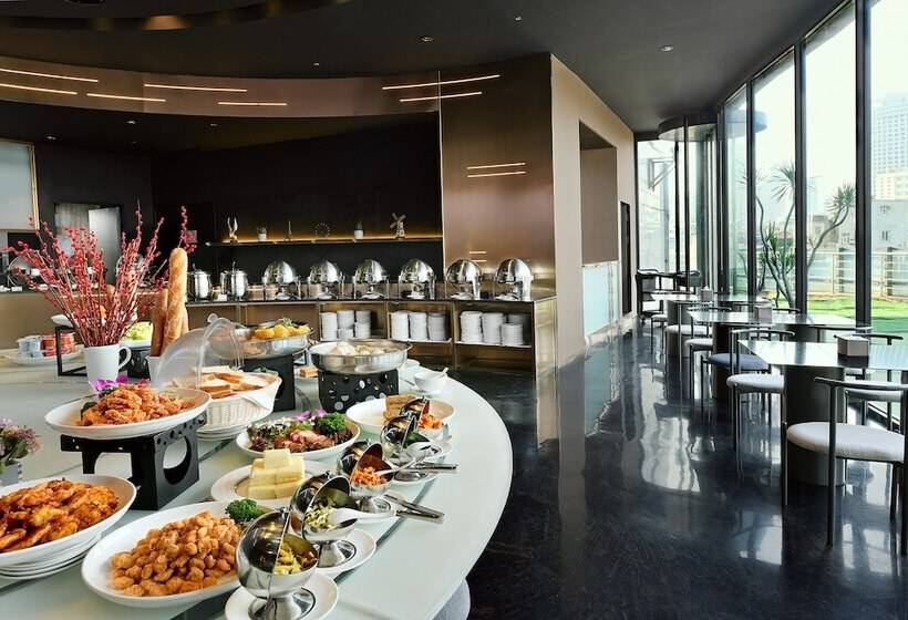 Отель Mercure Xiamen On The Bund