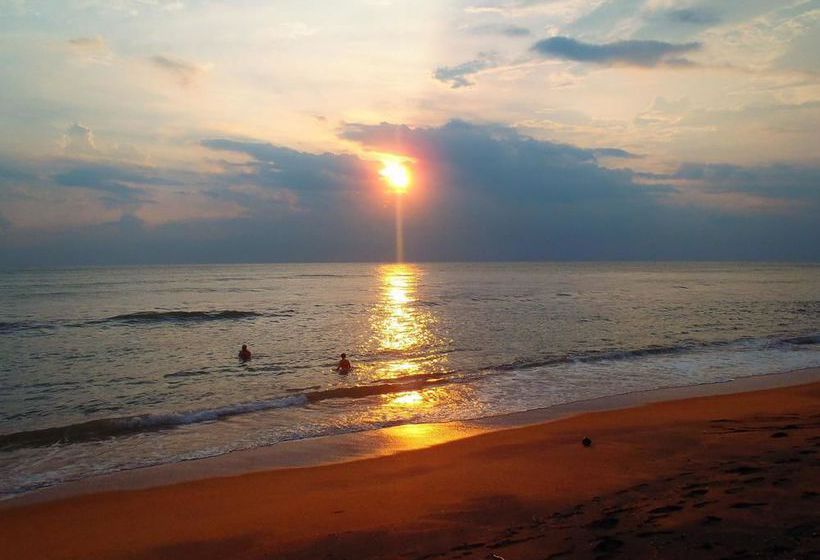 فندق Ocean Ripples Resort