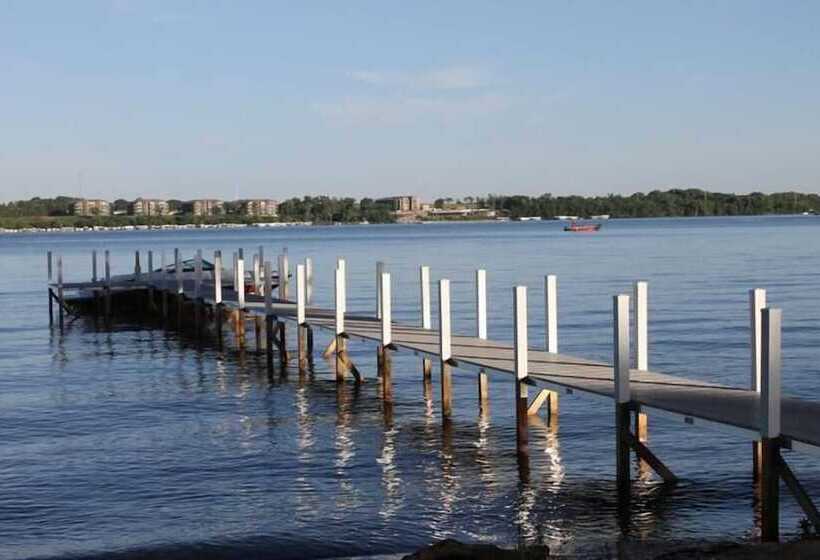 호텔 Okoboji Commons