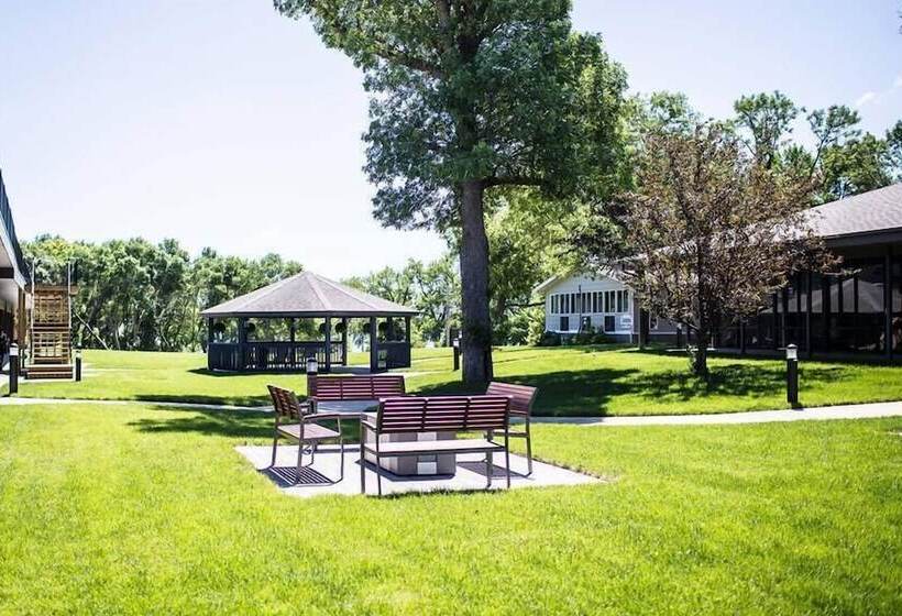 호텔 Okoboji Commons