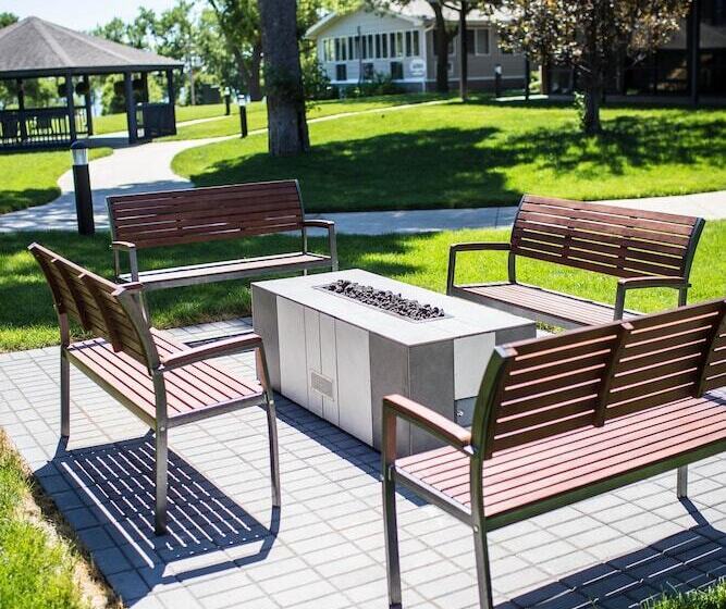 호텔 Okoboji Commons