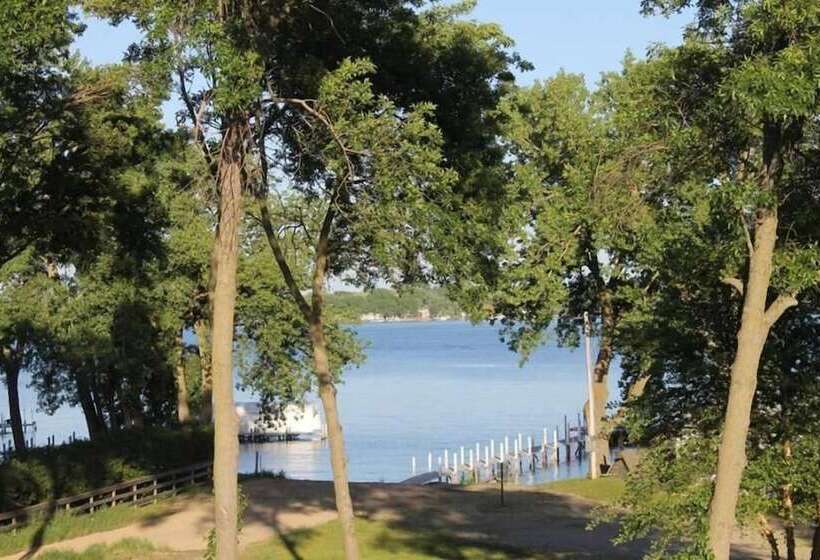 호텔 Okoboji Commons