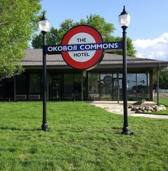 호텔 Okoboji Commons