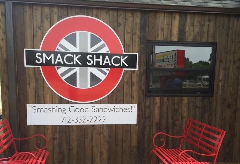 호텔 Okoboji Commons