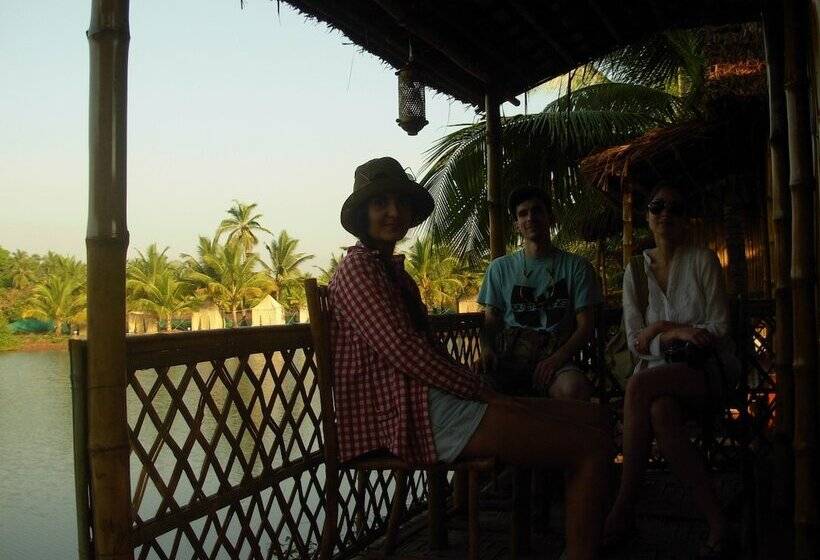 酒店 Om Lake Resort