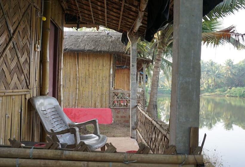 酒店 Om Lake Resort