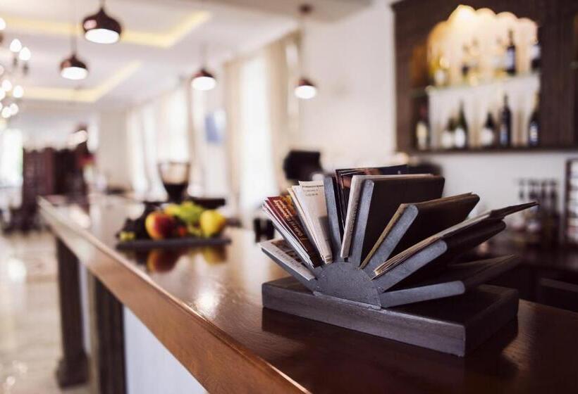 فندق Orient Palace