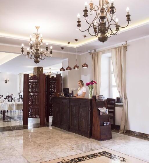 فندق Orient Palace