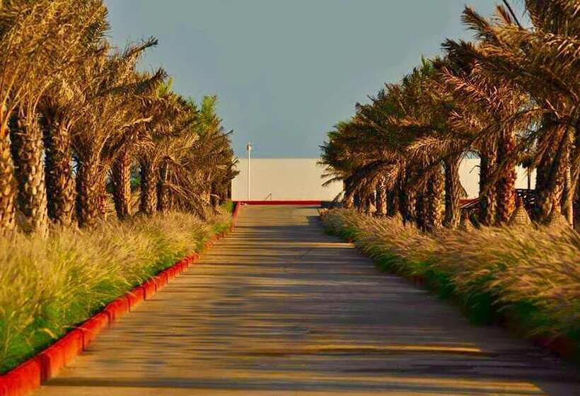 Отель Serena Beach Resort