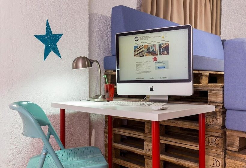 בית מלון כפרי Stay Rhodes Hostel & Bar