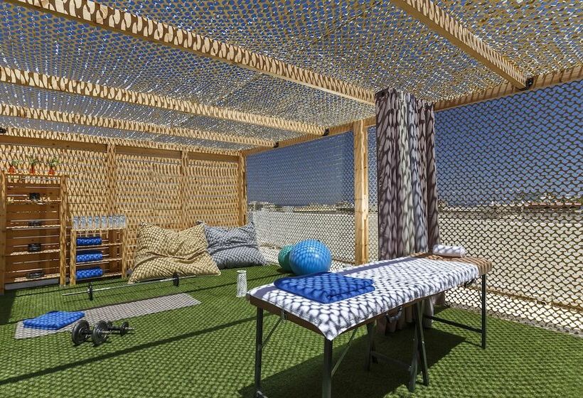 בית מלון כפרי Stay Rhodes Hostel & Bar