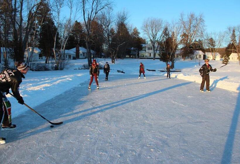 فندق Tally Ho Inn