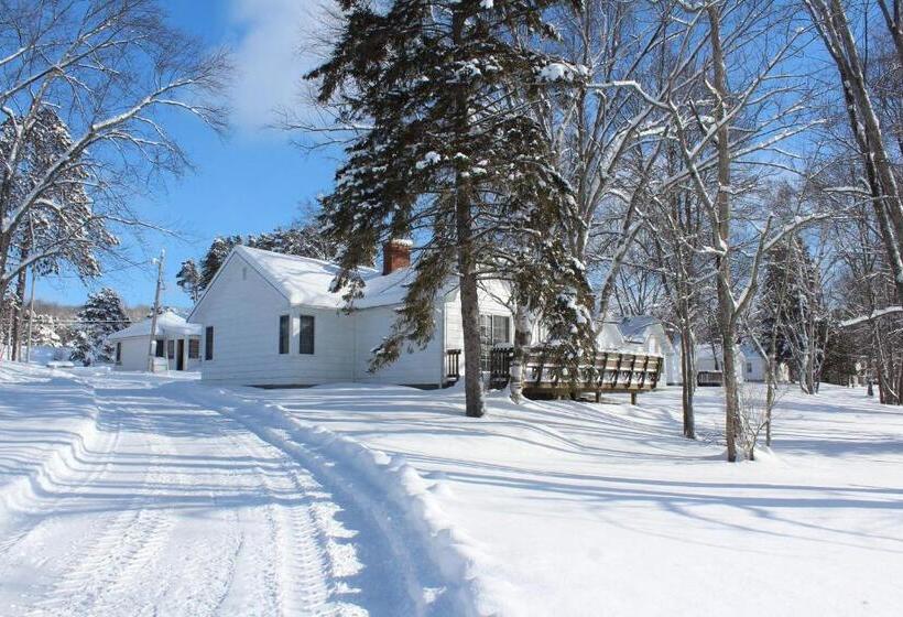 فندق Tally Ho Inn