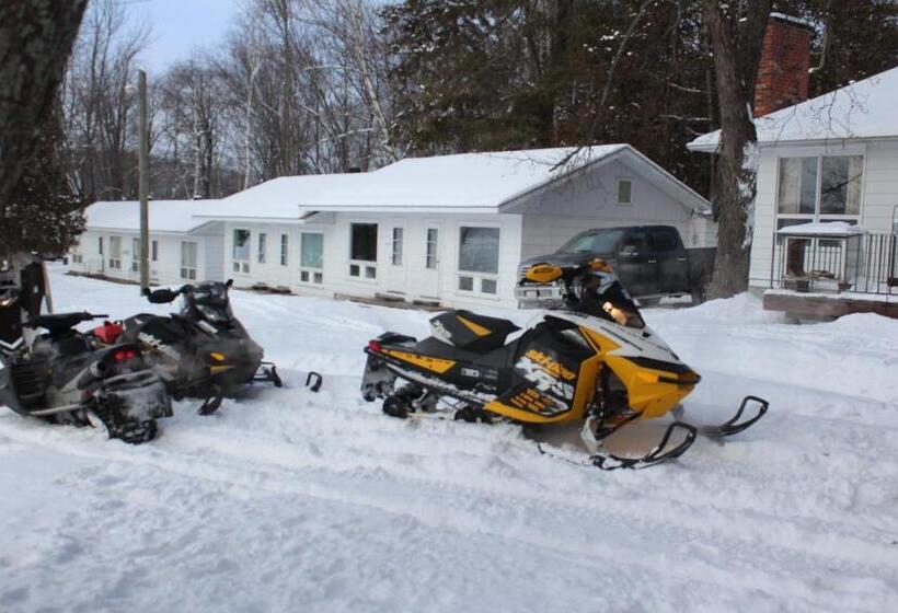 فندق Tally Ho Inn