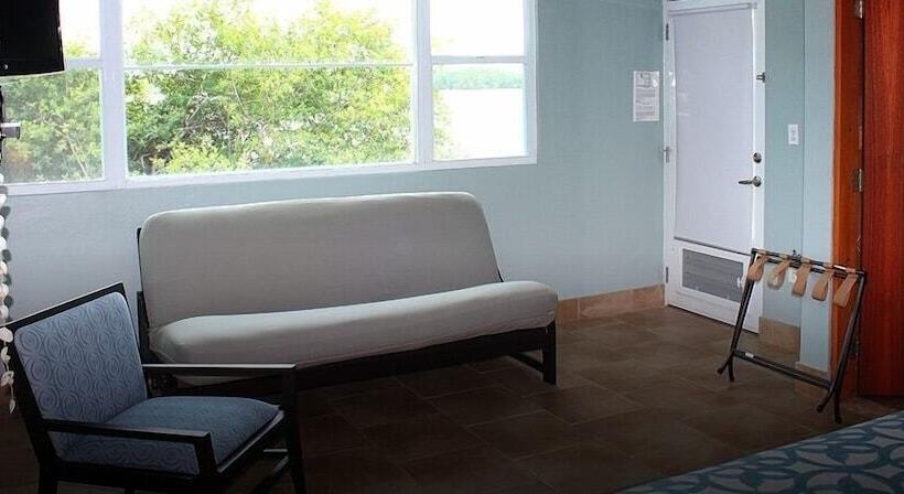 Отель Tarpon's Nest Lodge