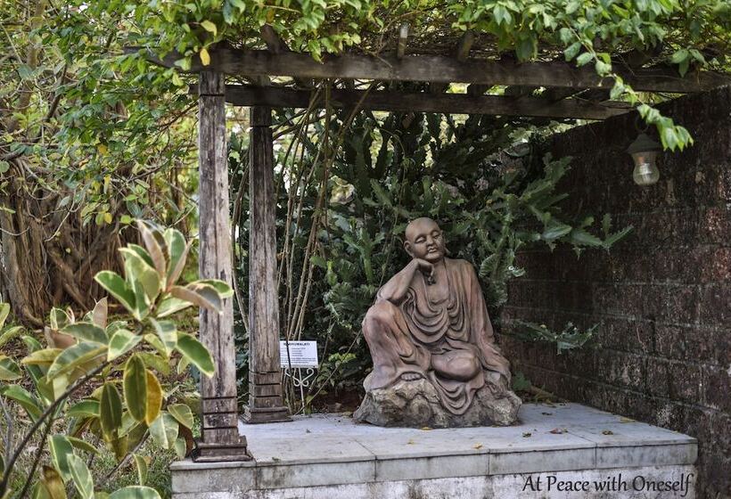 בית מלון כפרי The Fern Samali Resort