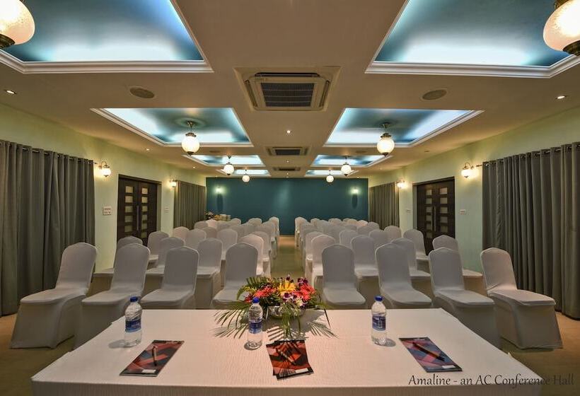 בית מלון כפרי The Fern Samali Resort