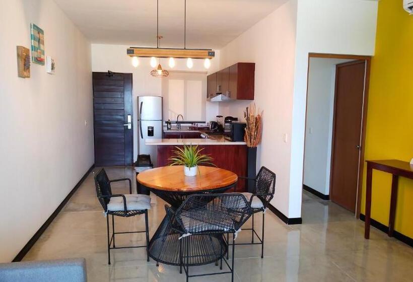 ホテル Vela S Condos Ocean Front