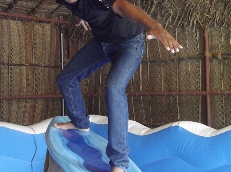 Отель Village Retreat