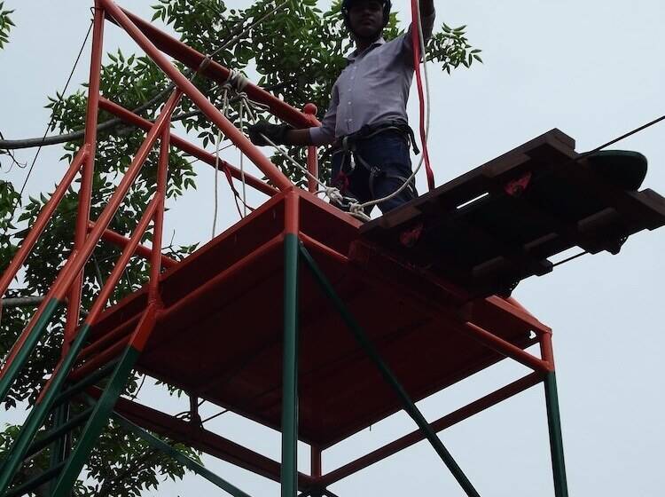 Отель Village Retreat