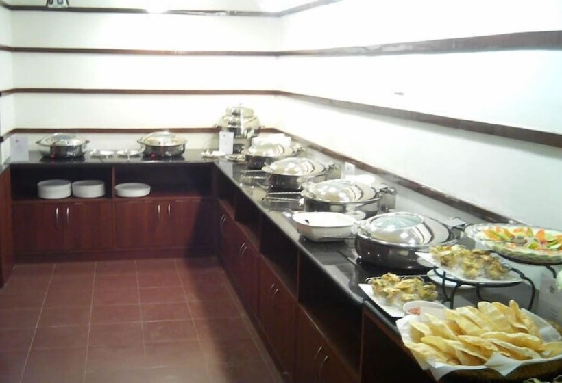 Отель Village Retreat