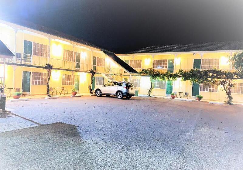 Мотель Bradman Motor Inn