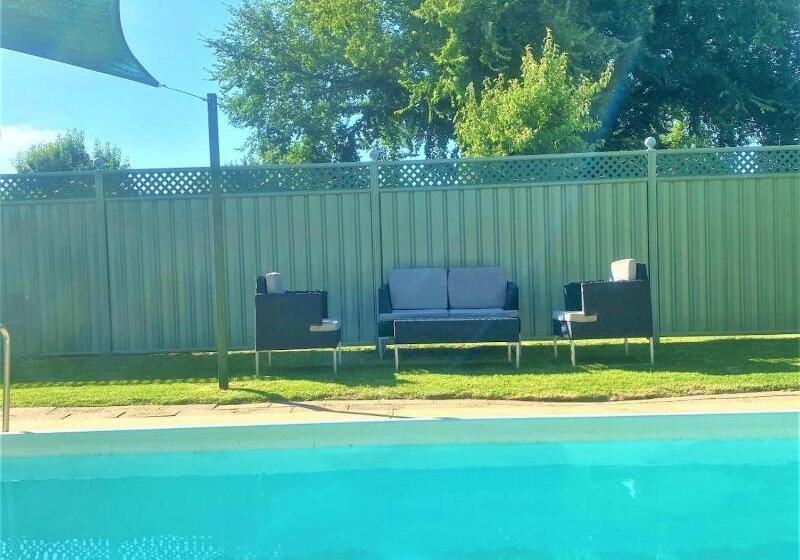 מוטל Bradman Motor Inn