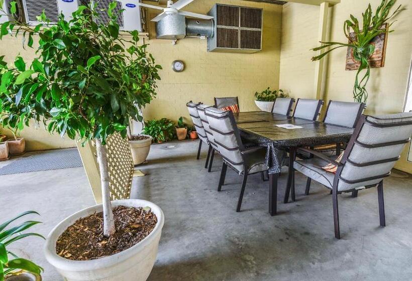 מוטל Golden Guitar Motor Inn