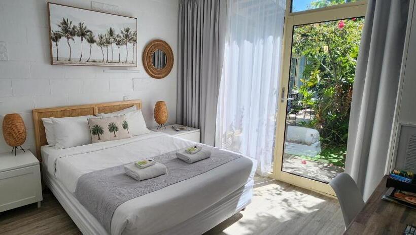 Peninsula Beach Motel