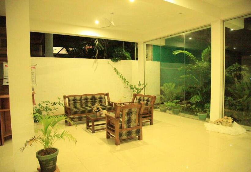 פנסיון Adana Beach Resort