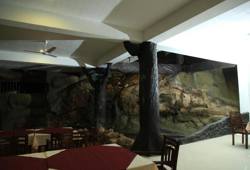 פנסיון Adana Beach Resort