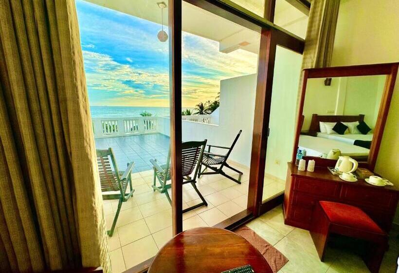 פנסיון Adana Beach Resort