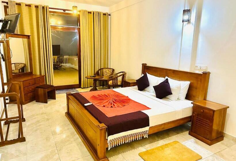 פנסיון Adana Beach Resort