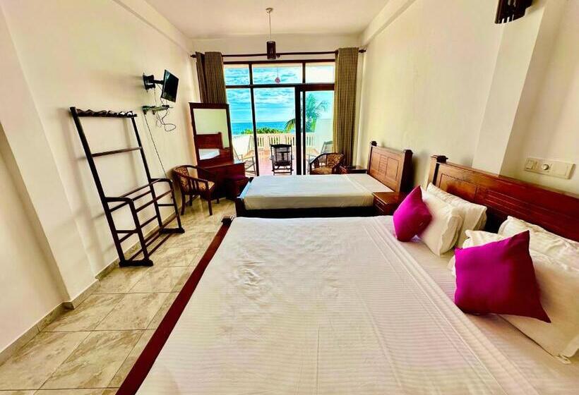 פנסיון Adana Beach Resort