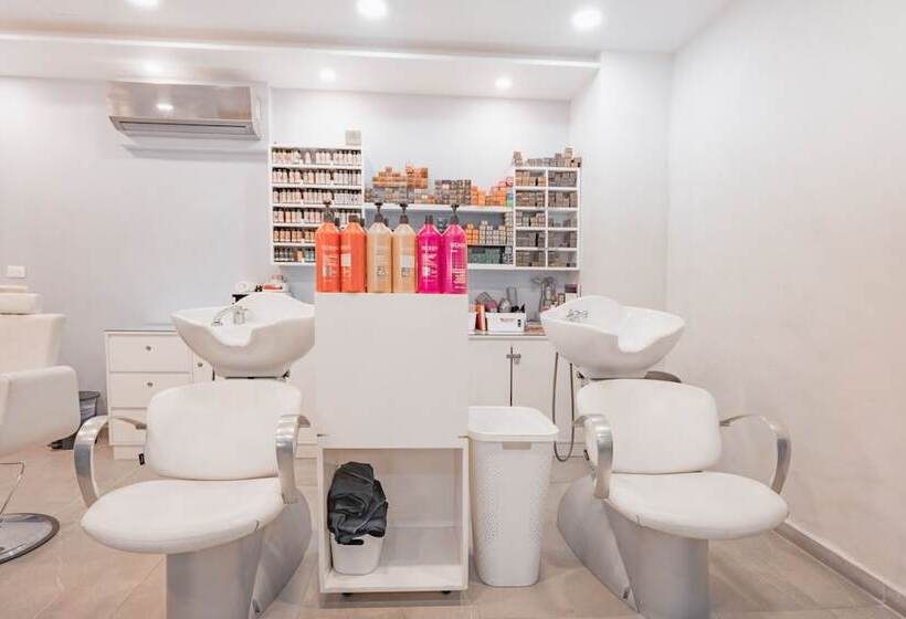 Pinnacle Resorts 220