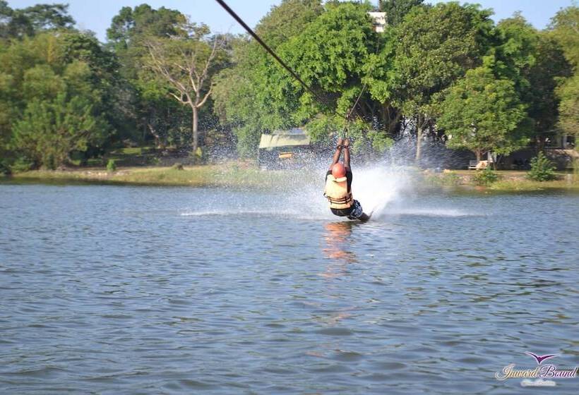 Thotupola Lakeside Resort