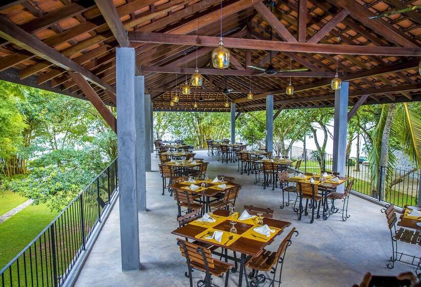 Thotupola Lakeside Resort