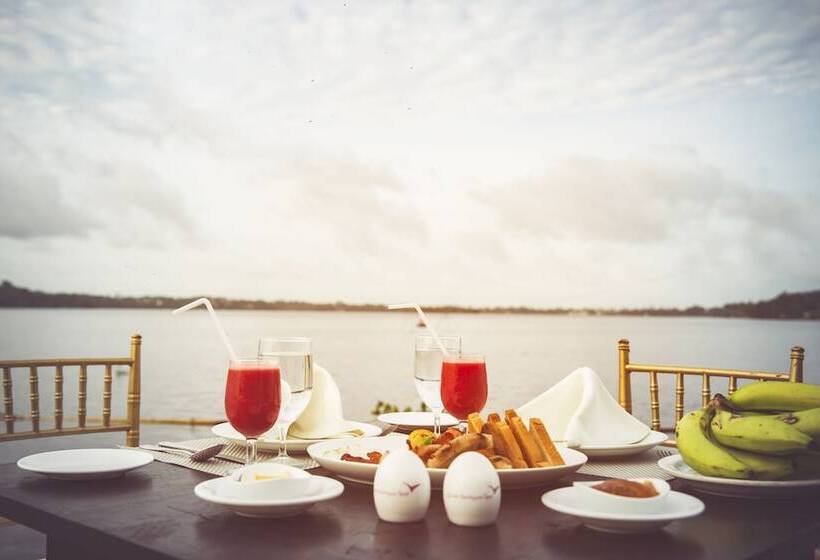 Thotupola Lakeside Resort