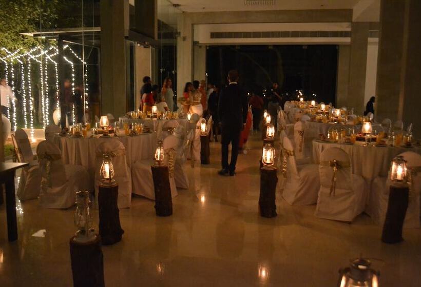 Thotupola Lakeside Resort