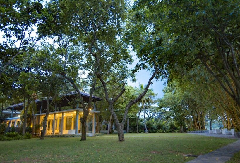 Thotupola Lakeside Resort