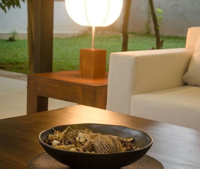 Thotupola Lakeside Resort