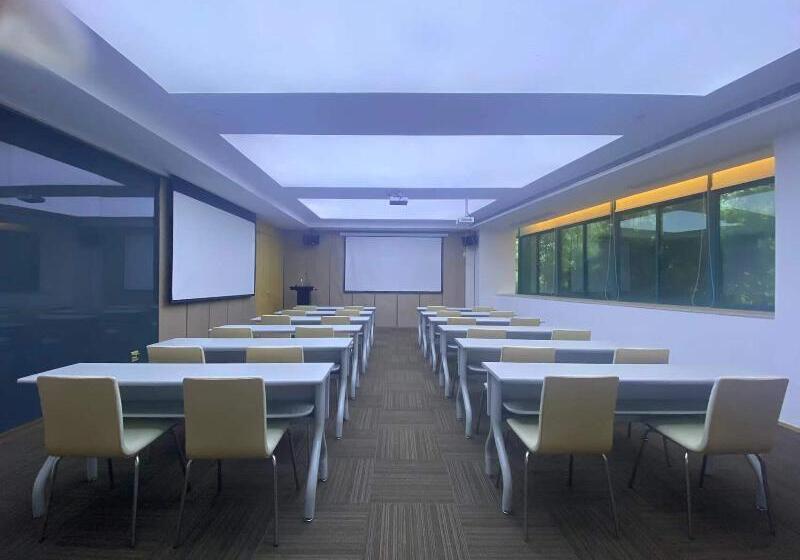 Vienna Hotel - Shanghai Nternational Cruise Terminal Branch