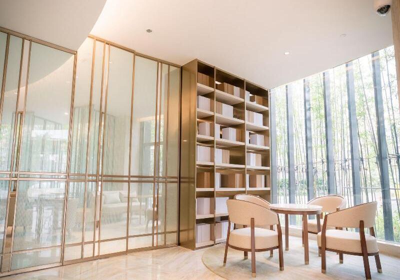 Vienna Hotel - Shanghai Nternational Cruise Terminal Branch