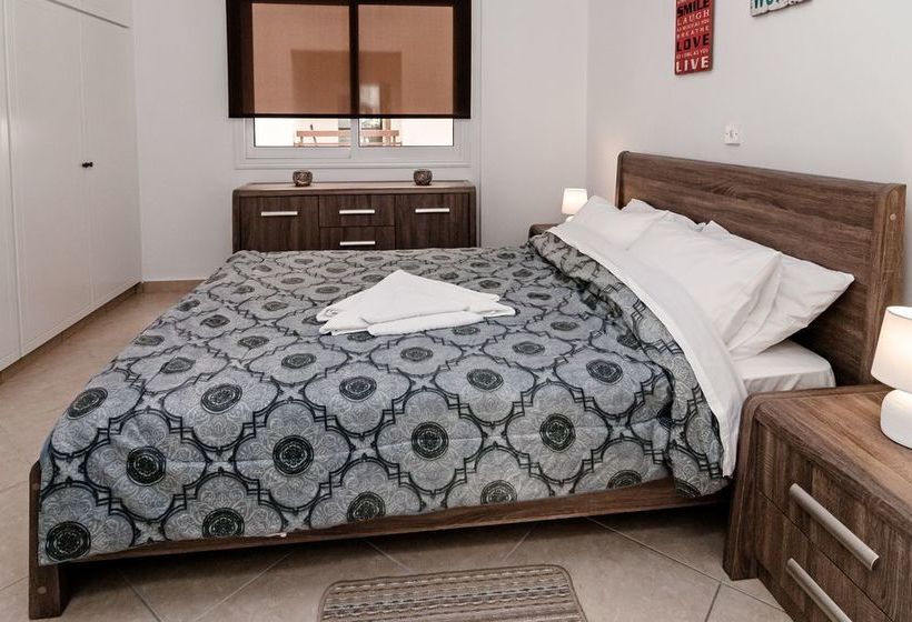 Artemis Cynthia Complex