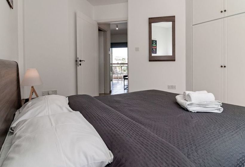 Artemis Cynthia Complex